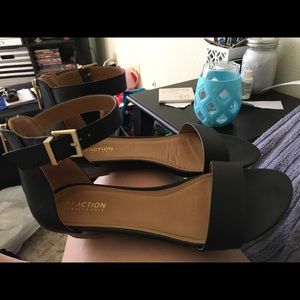 Kinneth Cole Reaction sandals